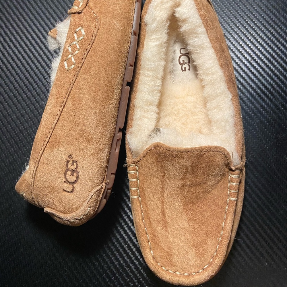 NEW Uggs slippers 💖💜💖